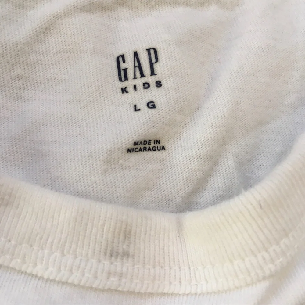 GAP boy’s white color short sleeve Tshirt size large